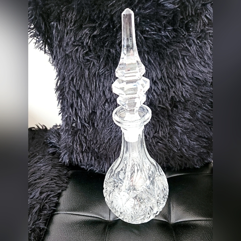 Elegant Clear Crystal Decanter